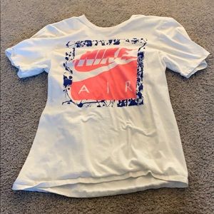 white nike tee